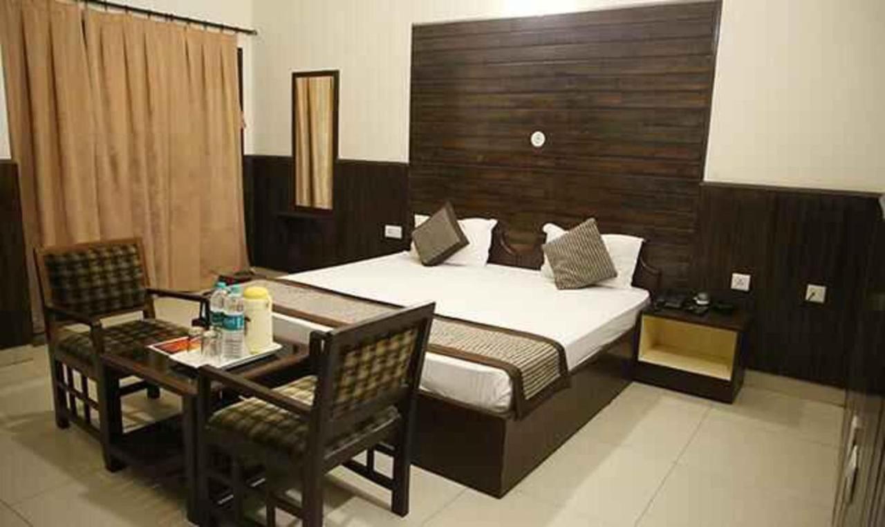Fabhotel Corbett Inn Rudrapur ภายนอก รูปภาพ